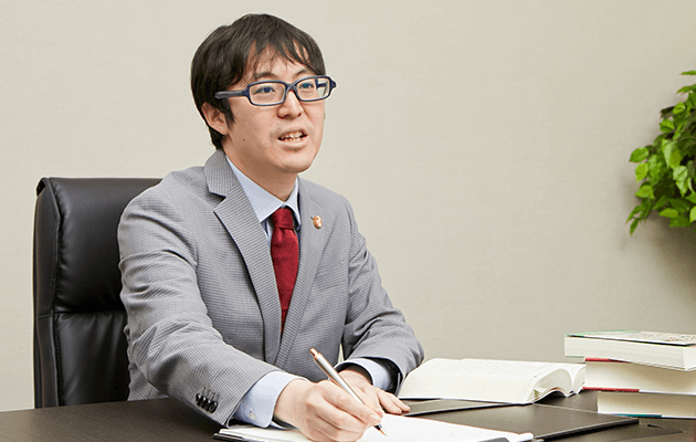 所長 弁護士 沖田 翼